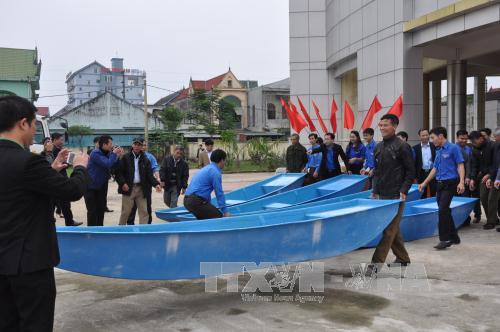 Tặng xuồng composite cho các đội xung kích ứng cứu lũ lụt ở Hà Tĩnh ảnh 1